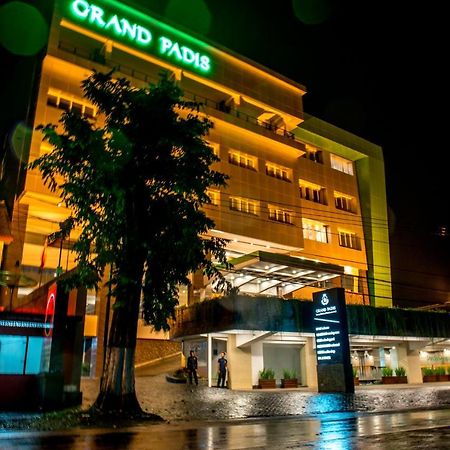 Bondowoso Grand Padis Hotel מראה חיצוני תמונה